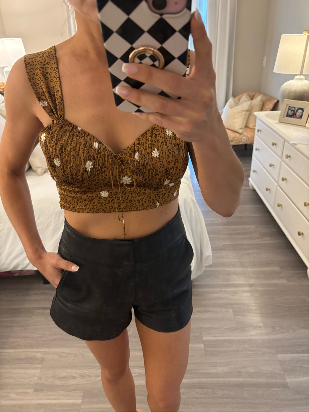 🐆 NWT For Love & Lemons Leopard & Daisy Print Crop